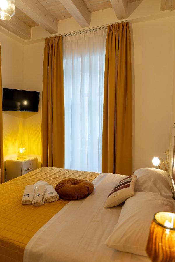 Suitetti Camere&Relax Сан Никола Арчела Екстериор снимка